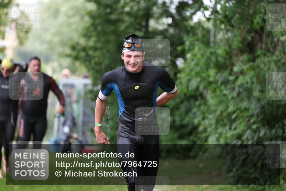 15.06.2025 - 7 Türme Triathlon Michael Strokosch http://msf.ph/oto/7964725 15.06.2025 12:17:46 Schwimmen 371, 445, 523, 540, 628, 654, 656, 661, 672, 678 meine-sportfotos.de