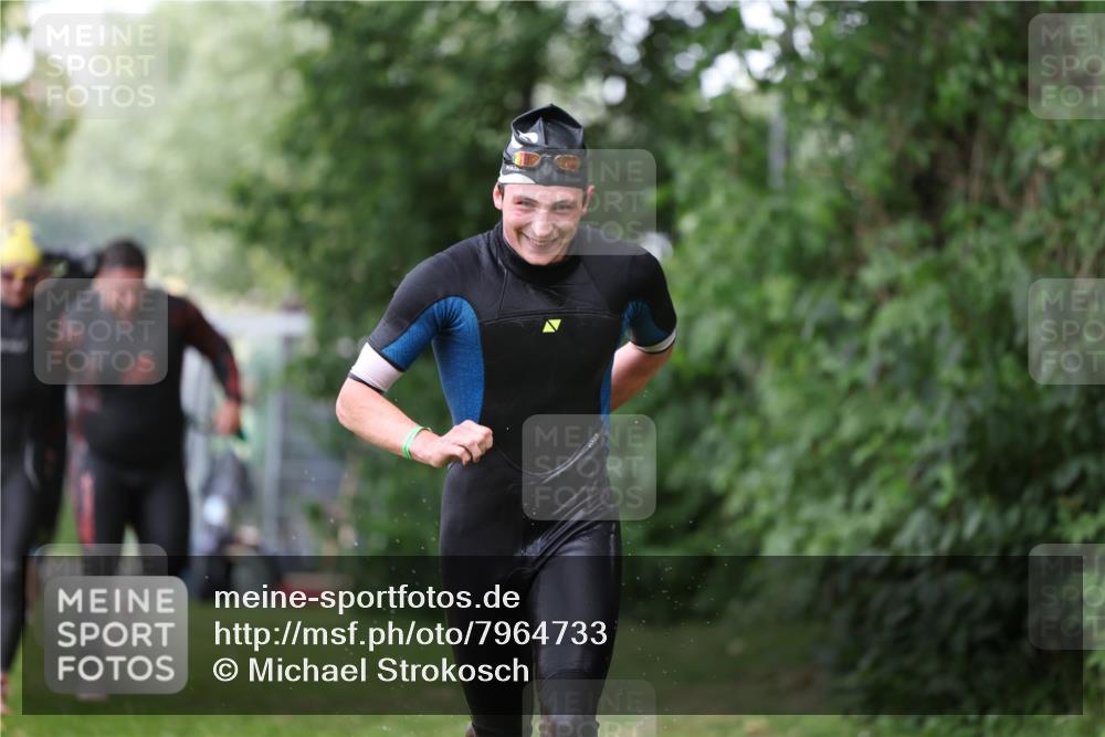 15.06.2025 - 7 Türme Triathlon Michael Strokosch http://msf.ph/oto/7964733 15.06.2025 12:17:46 Schwimmen 371, 445, 523, 540, 628, 654, 656, 661, 672, 678 meine-sportfotos.de
