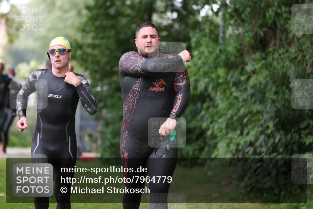 15.06.2025 - 7 Türme Triathlon Michael Strokosch http://msf.ph/oto/7964779 15.06.2025 12:17:49 Schwimmen 371, 445, 523, 540, 615, 628, 654, 656, 661, 672, 678 meine-sportfotos.de