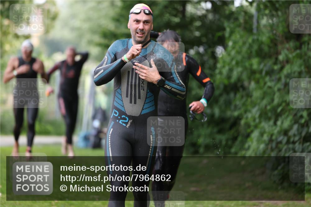 15.06.2025 - 7 Türme Triathlon Michael Strokosch http://msf.ph/oto/7964862 15.06.2025 12:17:55 Schwimmen 445, 523, 540, 608, 615, 628, 638, 654, 656, 672, 678 meine-sportfotos.de