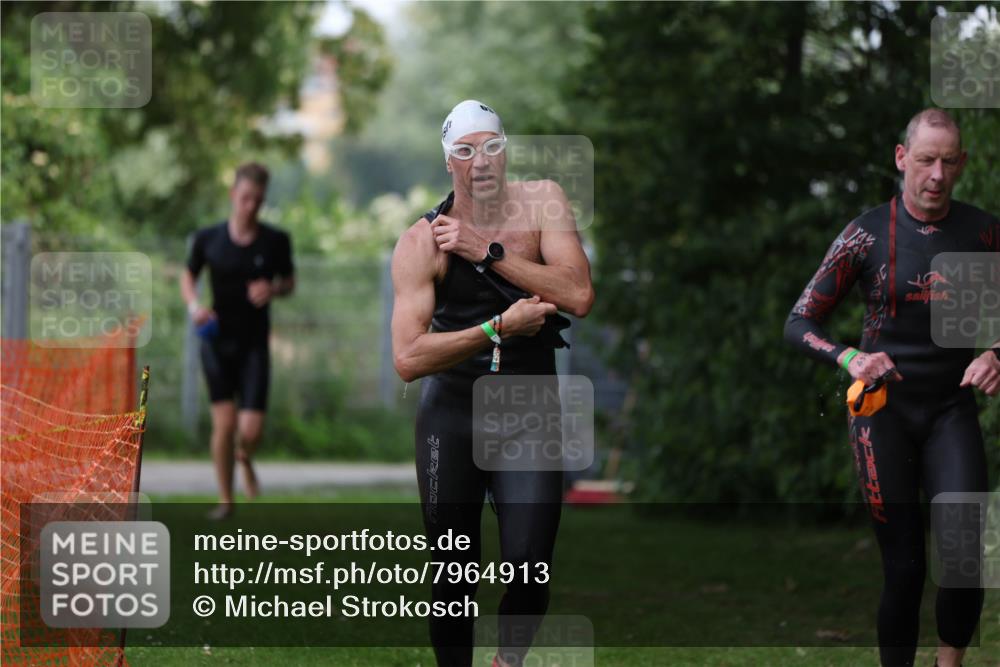 15.06.2025 - 7 Türme Triathlon Michael Strokosch http://msf.ph/oto/7964913 15.06.2025 12:17:59 Schwimmen 445, 523, 540, 608, 615, 628, 638, 654, 656, 672, 678 meine-sportfotos.de