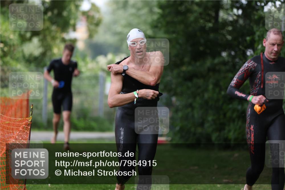 15.06.2025 - 7 Türme Triathlon Michael Strokosch http://msf.ph/oto/7964915 15.06.2025 12:17:59 Schwimmen 445, 523, 540, 608, 615, 628, 638, 654, 656, 672, 678 meine-sportfotos.de