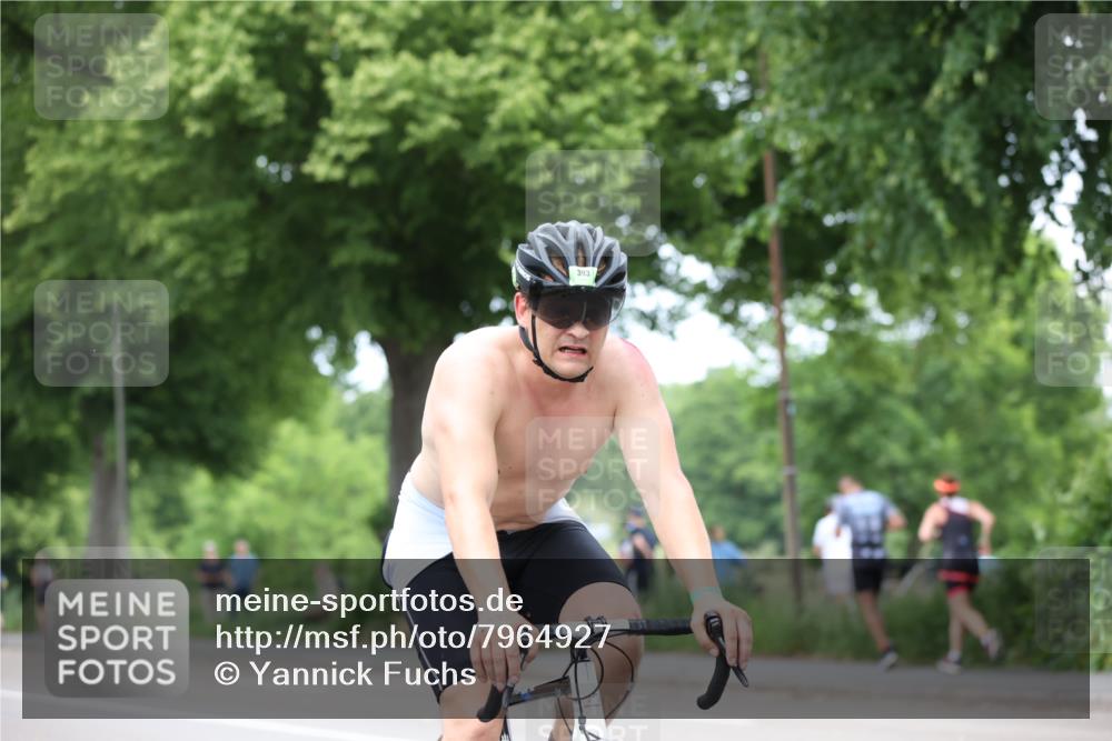 15.06.2025 - 7 Türme Triathlon Yannick Fuchs http://msf.ph/oto/7964927 15.06.2025 13:56:22 Radfahren 393 meine-sportfotos.de
