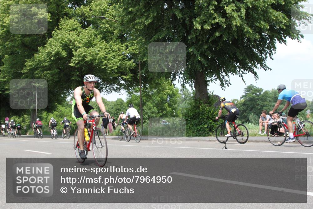 15.06.2025 - 7 Türme Triathlon Yannick Fuchs http://msf.ph/oto/7964950 15.06.2025 13:02:56 Radfahren  meine-sportfotos.de