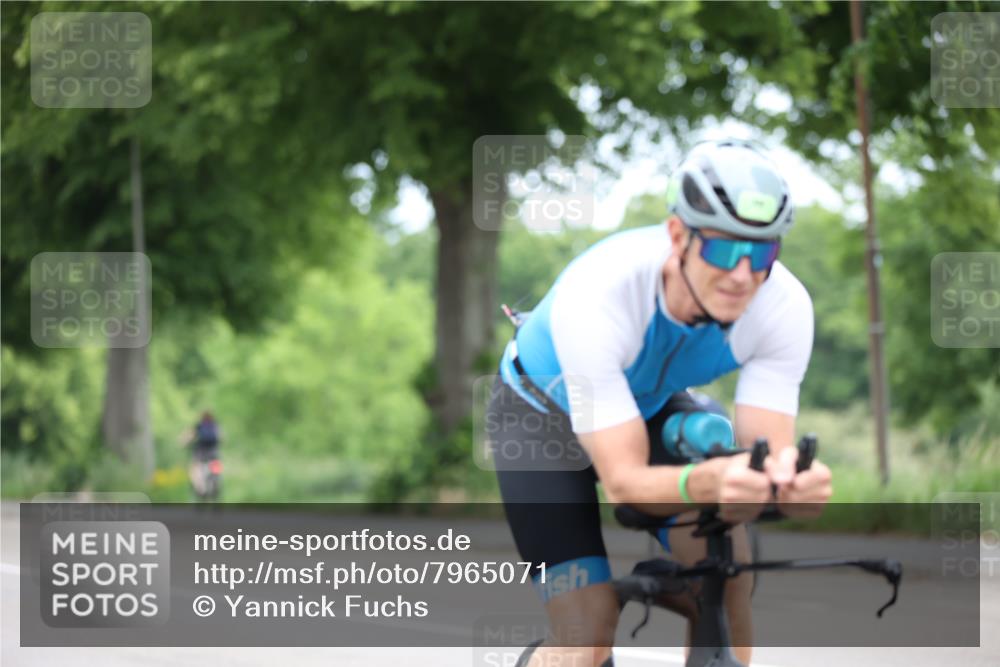 15.06.2025 - 7 Türme Triathlon Yannick Fuchs http://msf.ph/oto/7965071 15.06.2025 11:13:24 Radfahren  meine-sportfotos.de