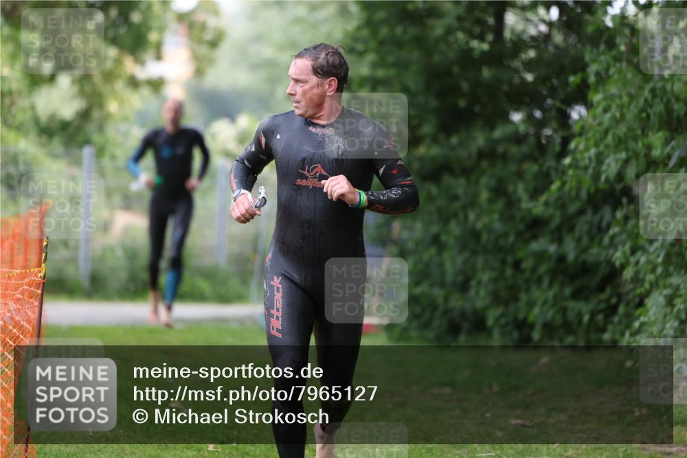 15.06.2025 - 7 Türme Triathlon Michael Strokosch http://msf.ph/oto/7965127 15.06.2025 12:18:17 Schwimmen 380, 384, 608, 615, 637, 638 meine-sportfotos.de