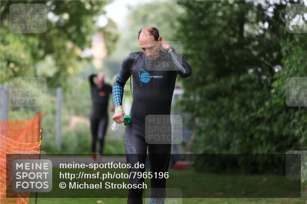 15.06.2025 - 7 Türme Triathlon Michael Strokosch http://msf.ph/oto/7965196 15.06.2025 12:18:21 Schwimmen 380, 384, 562, 608, 637, 638 meine-sportfotos.de