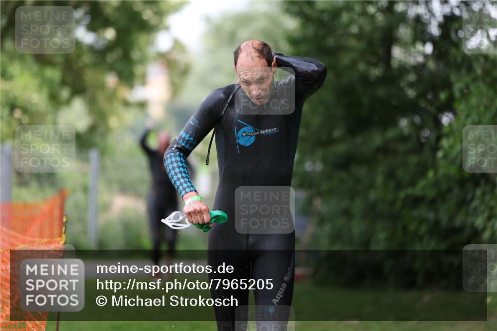 15.06.2025 - 7 Türme Triathlon Michael Strokosch http://msf.ph/oto/7965205 15.06.2025 12:18:22 Schwimmen 380, 384, 562, 608, 637, 638 meine-sportfotos.de
