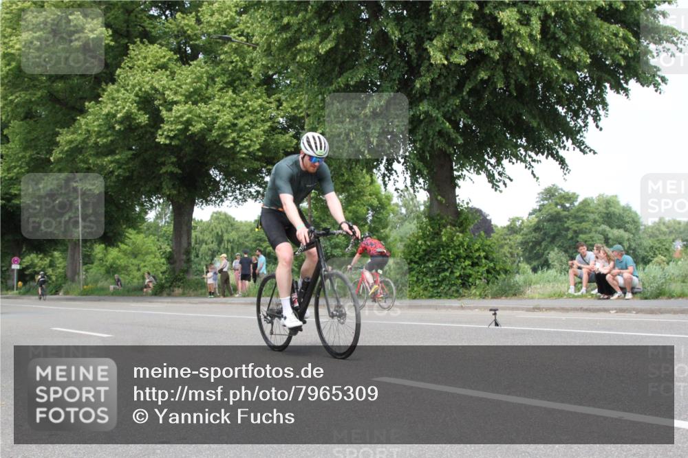 15.06.2025 - 7 Türme Triathlon Yannick Fuchs http://msf.ph/oto/7965309 15.06.2025 13:07:39 Radfahren  meine-sportfotos.de