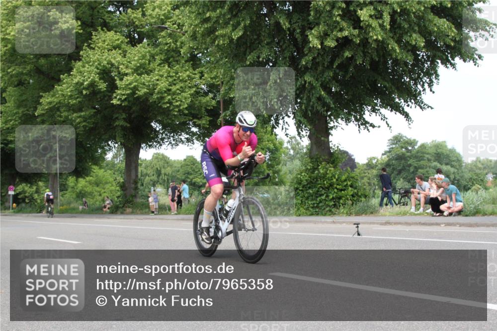 15.06.2025 - 7 Türme Triathlon Yannick Fuchs http://msf.ph/oto/7965358 15.06.2025 13:08:07 Radfahren  meine-sportfotos.de