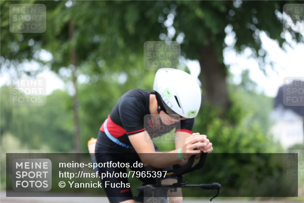 15.06.2025 - 7 Türme Triathlon Yannick Fuchs http://msf.ph/oto/7965397 15.06.2025 11:14:19 Radfahren 208, 233 meine-sportfotos.de