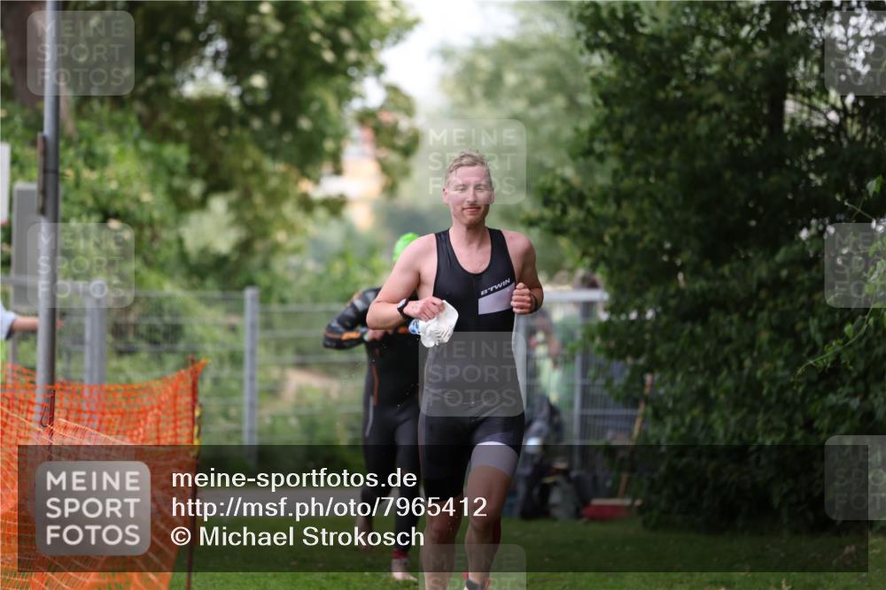 15.06.2025 - 7 Türme Triathlon Michael Strokosch http://msf.ph/oto/7965412 15.06.2025 12:19:07 Schwimmen 367, 559, 570, 649 meine-sportfotos.de