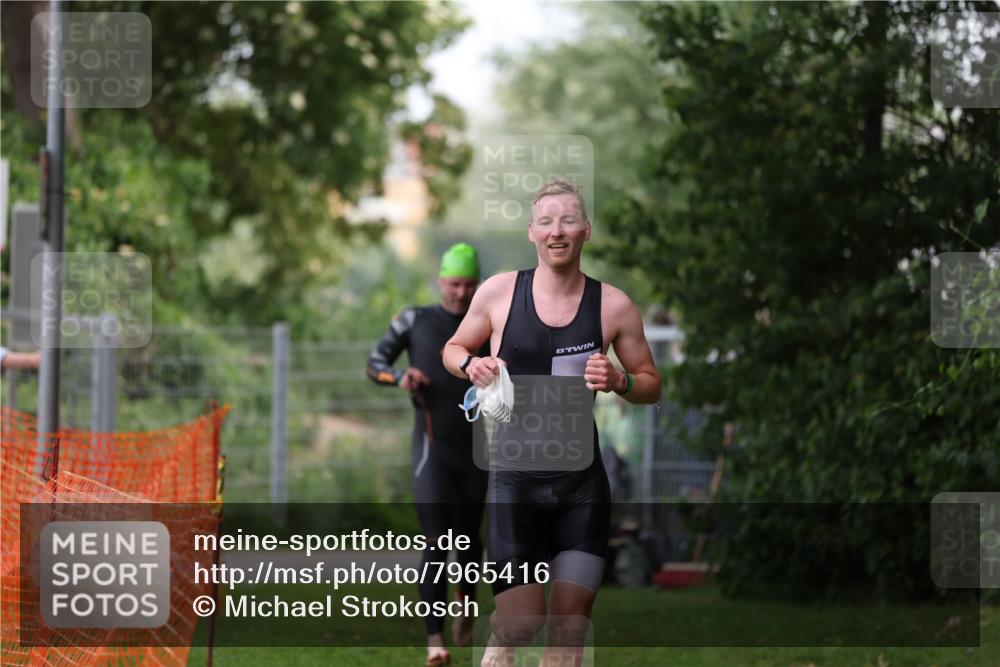 15.06.2025 - 7 Türme Triathlon Michael Strokosch http://msf.ph/oto/7965416 15.06.2025 12:19:07 Schwimmen 367, 559, 570, 649 meine-sportfotos.de