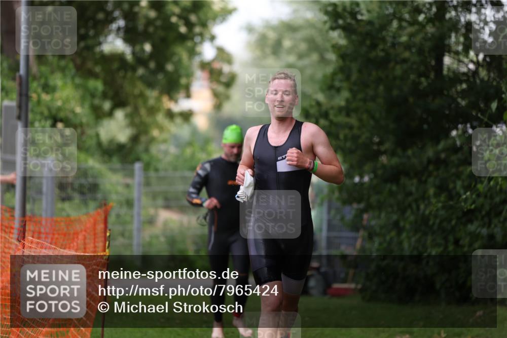 15.06.2025 - 7 Türme Triathlon Michael Strokosch http://msf.ph/oto/7965424 15.06.2025 12:19:07 Schwimmen 367, 559, 570, 649 meine-sportfotos.de