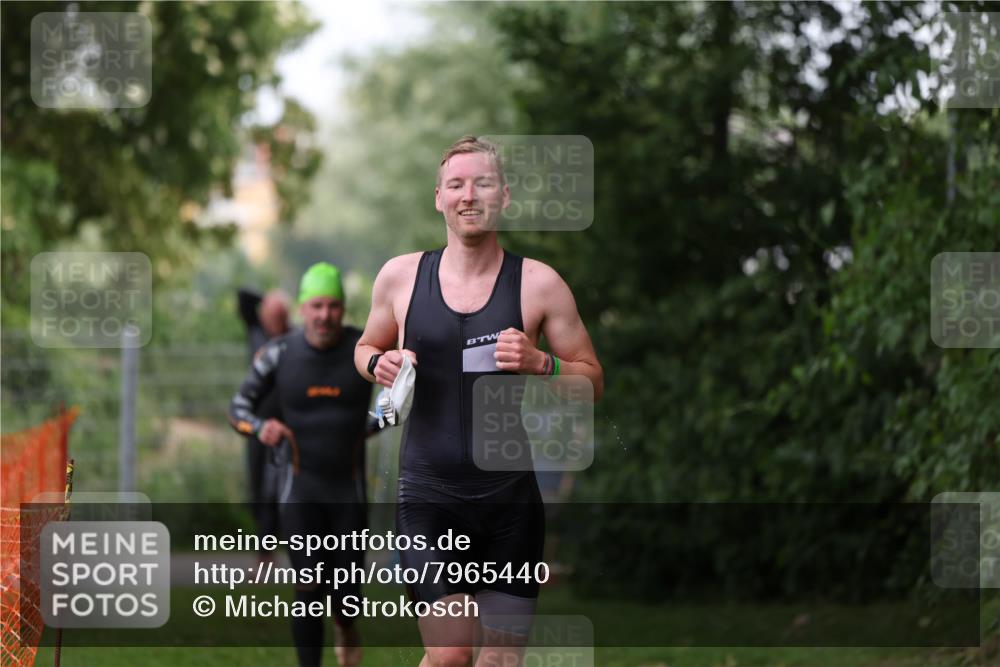 15.06.2025 - 7 Türme Triathlon Michael Strokosch http://msf.ph/oto/7965440 15.06.2025 12:19:08 Schwimmen 367, 559, 570, 649 meine-sportfotos.de