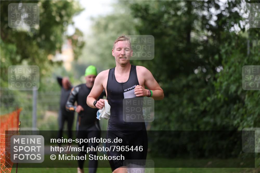 15.06.2025 - 7 Türme Triathlon Michael Strokosch http://msf.ph/oto/7965446 15.06.2025 12:19:08 Schwimmen 367, 559, 570, 649 meine-sportfotos.de