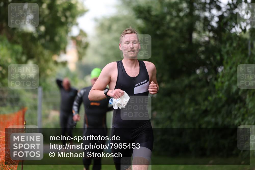 15.06.2025 - 7 Türme Triathlon Michael Strokosch http://msf.ph/oto/7965453 15.06.2025 12:19:08 Schwimmen 367, 559, 570, 649 meine-sportfotos.de