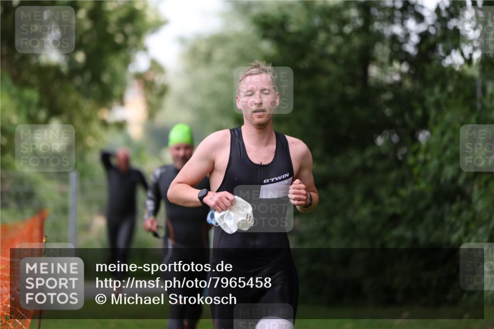 15.06.2025 - 7 Türme Triathlon Michael Strokosch http://msf.ph/oto/7965458 15.06.2025 12:19:09 Schwimmen 367, 559, 570, 649 meine-sportfotos.de