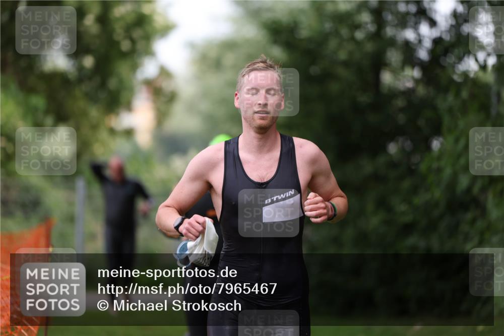 15.06.2025 - 7 Türme Triathlon Michael Strokosch http://msf.ph/oto/7965467 15.06.2025 12:19:09 Schwimmen 367, 559, 570, 649 meine-sportfotos.de