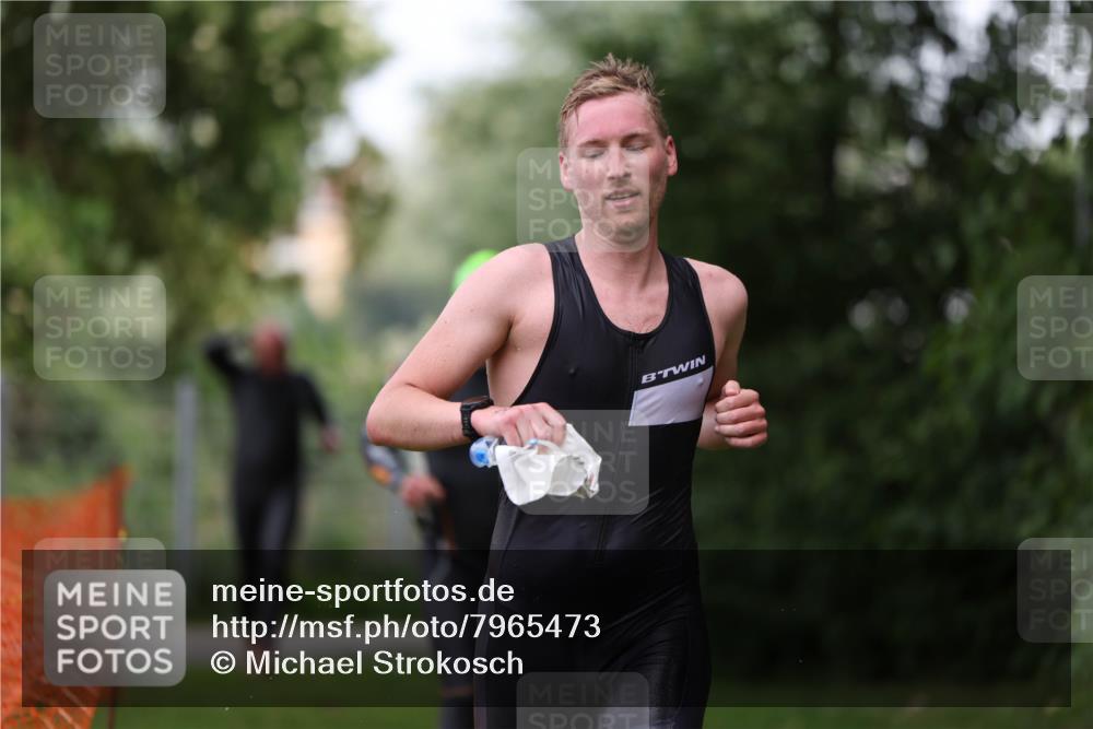 15.06.2025 - 7 Türme Triathlon Michael Strokosch http://msf.ph/oto/7965473 15.06.2025 12:19:09 Schwimmen 367, 559, 570, 649 meine-sportfotos.de