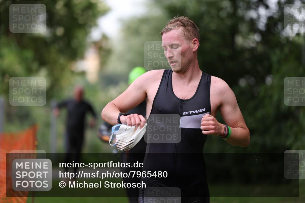15.06.2025 - 7 Türme Triathlon Michael Strokosch http://msf.ph/oto/7965480 15.06.2025 12:19:09 Schwimmen 367, 559, 570, 649 meine-sportfotos.de