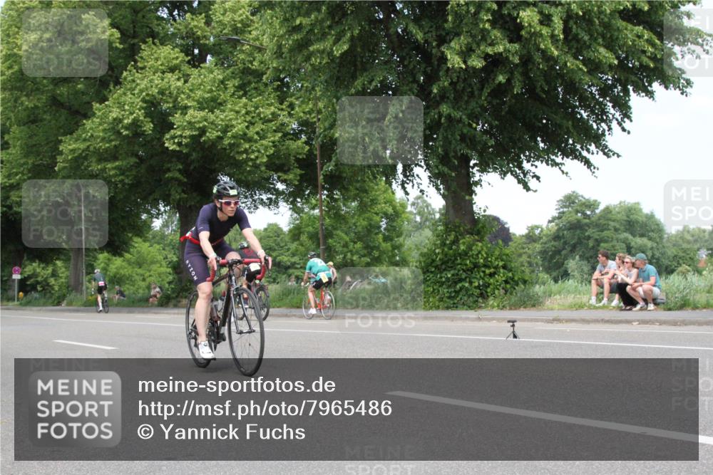 15.06.2025 - 7 Türme Triathlon Yannick Fuchs http://msf.ph/oto/7965486 15.06.2025 13:09:34 Radfahren  meine-sportfotos.de