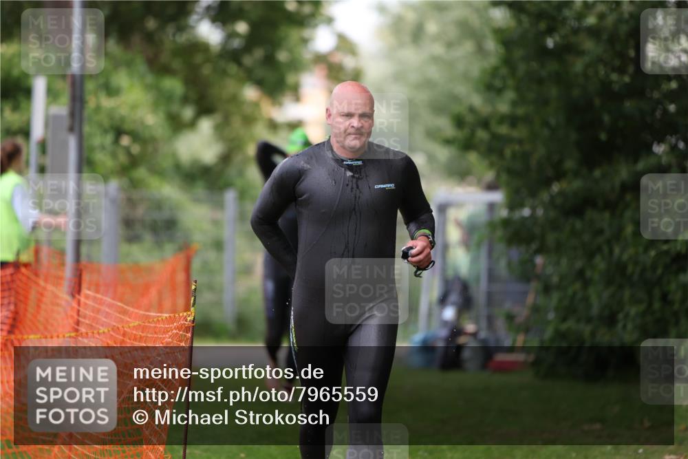 15.06.2025 - 7 Türme Triathlon Michael Strokosch http://msf.ph/oto/7965559 15.06.2025 12:19:14 Schwimmen 367, 559, 570, 649 meine-sportfotos.de