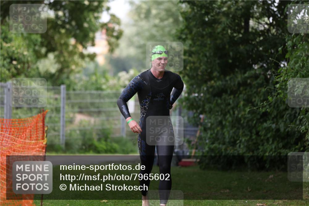 15.06.2025 - 7 Türme Triathlon Michael Strokosch http://msf.ph/oto/7965602 15.06.2025 12:19:16 Schwimmen 367, 559, 570, 649 meine-sportfotos.de