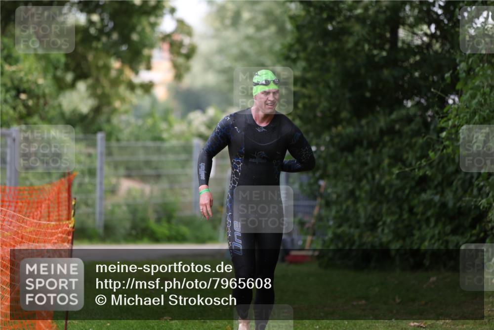 15.06.2025 - 7 Türme Triathlon Michael Strokosch http://msf.ph/oto/7965608 15.06.2025 12:19:17 Schwimmen 367, 559, 570, 649 meine-sportfotos.de