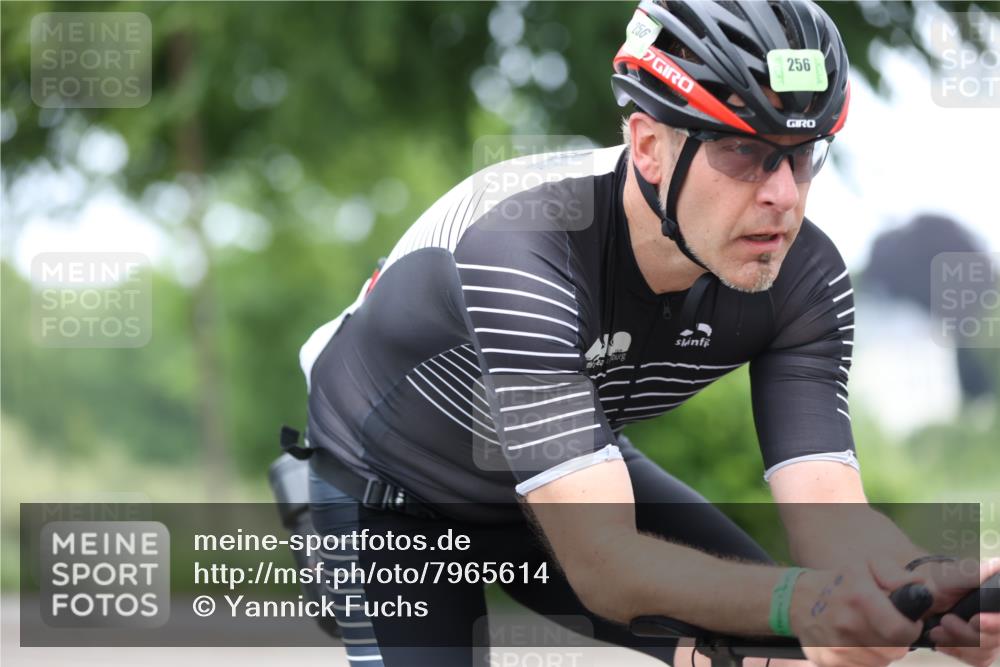 15.06.2025 - 7 Türme Triathlon Yannick Fuchs http://msf.ph/oto/7965614 15.06.2025 11:14:51 Radfahren 242, 247 meine-sportfotos.de