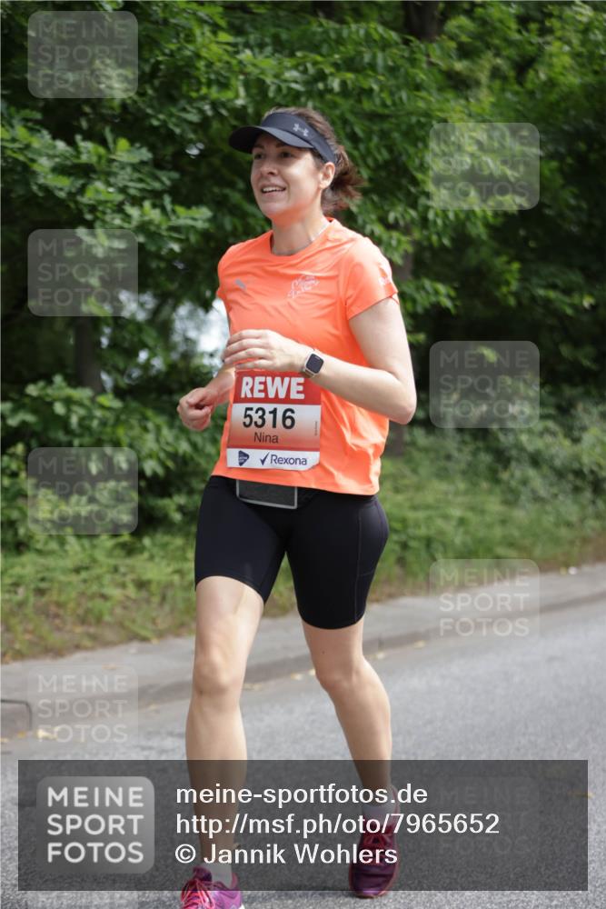 15.06.2025 - REWE Women's Run Jannik Wohlers http://msf.ph/oto/7965652 15.06.2025 10:00:17 Laufen 5316 meine-sportfotos.de
