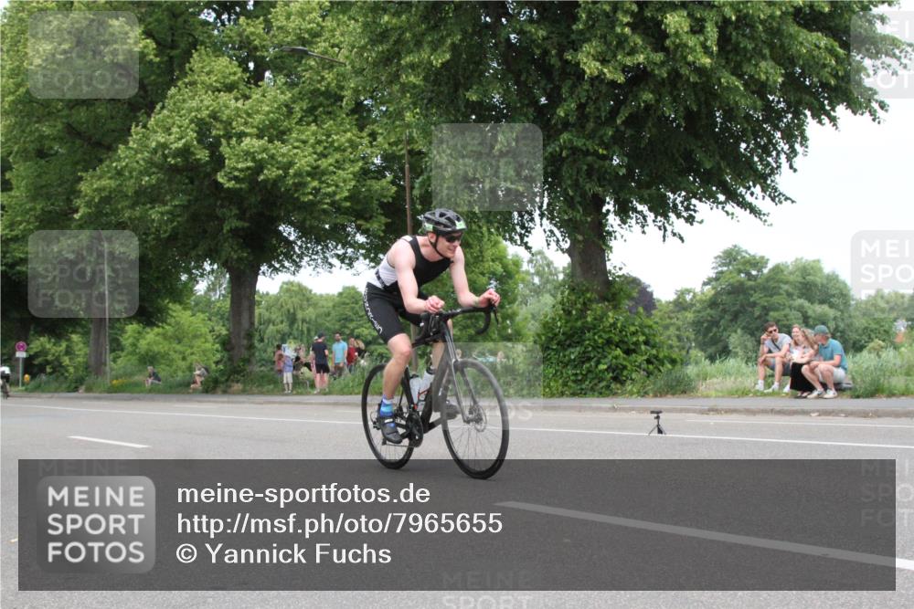 15.06.2025 - 7 Türme Triathlon Yannick Fuchs http://msf.ph/oto/7965655 15.06.2025 13:11:29 Radfahren  meine-sportfotos.de