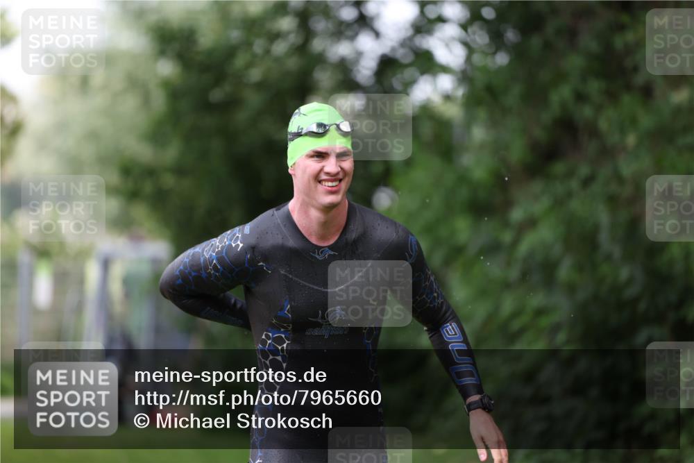 15.06.2025 - 7 Türme Triathlon Michael Strokosch http://msf.ph/oto/7965660 15.06.2025 12:19:19 Schwimmen 367, 559, 649 meine-sportfotos.de