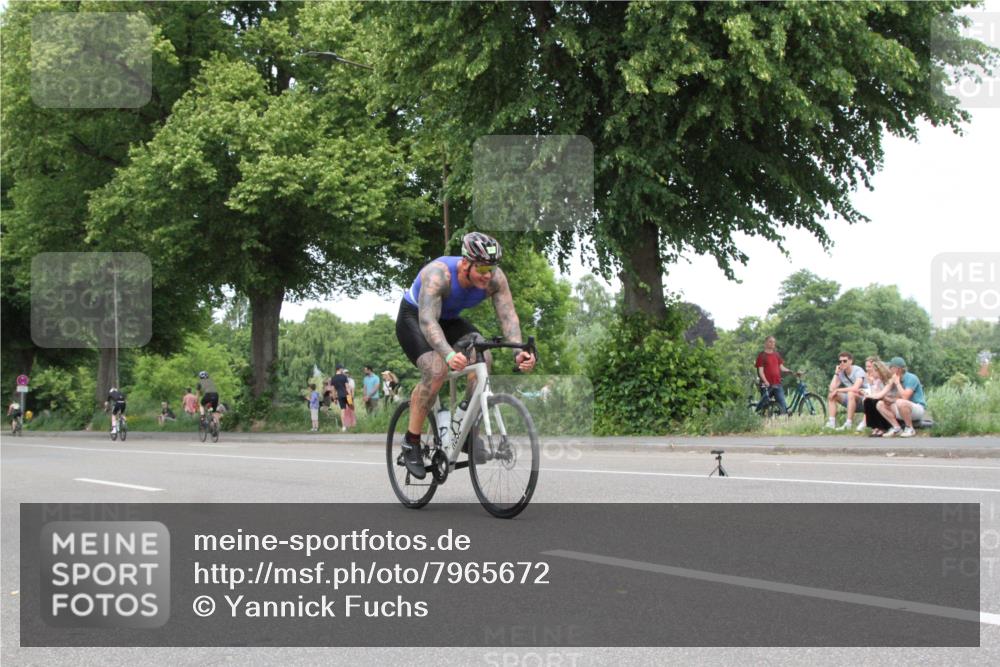 15.06.2025 - 7 Türme Triathlon Yannick Fuchs http://msf.ph/oto/7965672 15.06.2025 13:11:41 Radfahren  meine-sportfotos.de