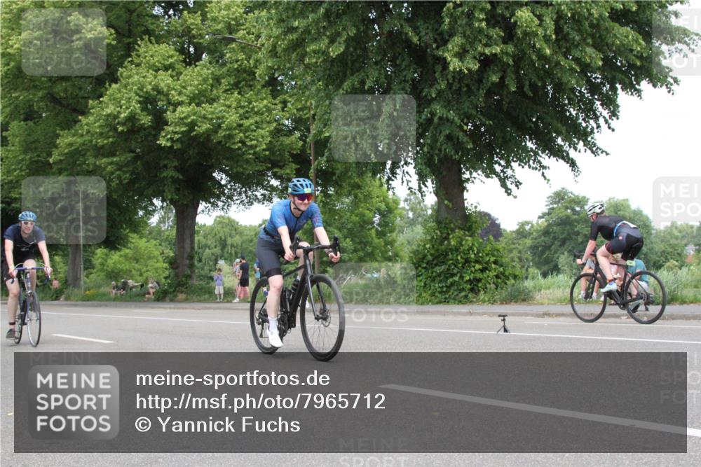 15.06.2025 - 7 Türme Triathlon Yannick Fuchs http://msf.ph/oto/7965712 15.06.2025 13:12:01 Radfahren  meine-sportfotos.de