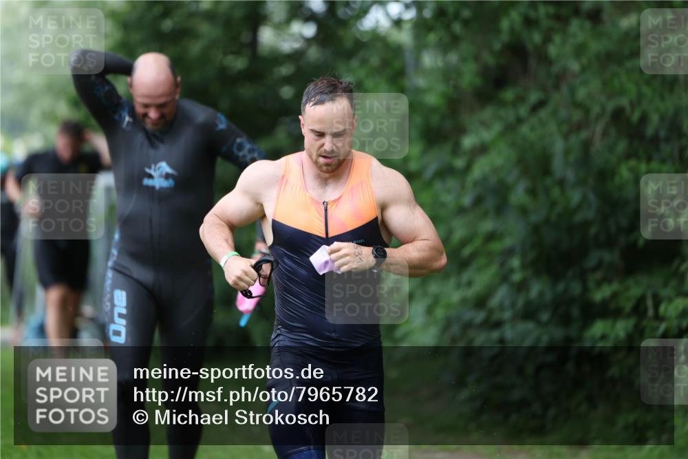 15.06.2025 - 7 Türme Triathlon Michael Strokosch http://msf.ph/oto/7965782 15.06.2025 12:19:44 Schwimmen 471, 483, 488, 531, 536, 538, 550, 594, 612, 635 meine-sportfotos.de