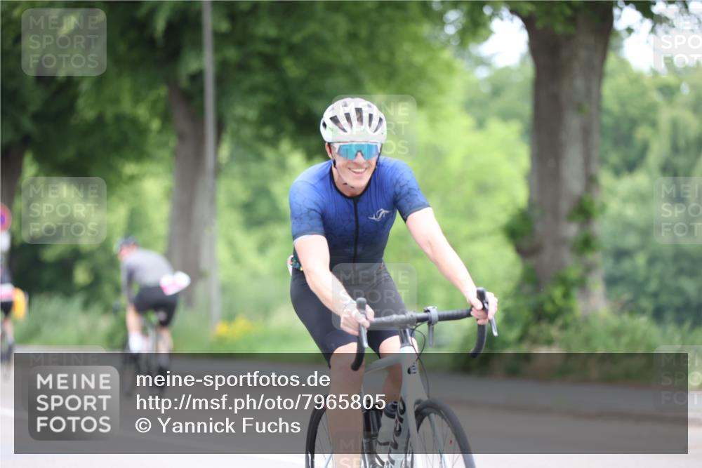 15.06.2025 - 7 Türme Triathlon Yannick Fuchs http://msf.ph/oto/7965805 15.06.2025 11:15:38 Radfahren  meine-sportfotos.de