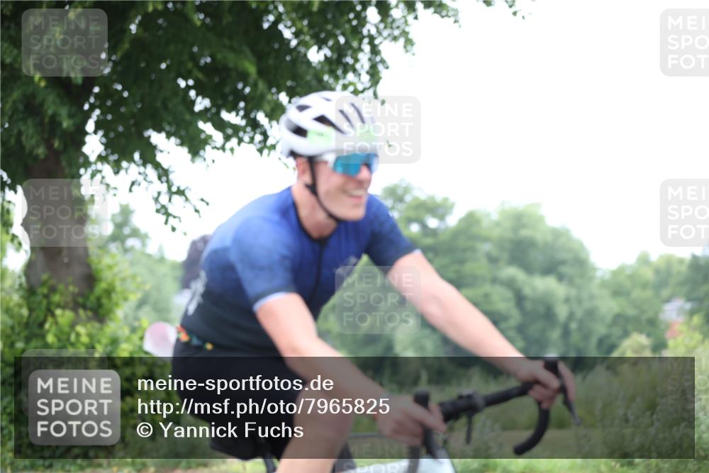 15.06.2025 - 7 Türme Triathlon Yannick Fuchs http://msf.ph/oto/7965825 15.06.2025 11:15:39 Radfahren  meine-sportfotos.de