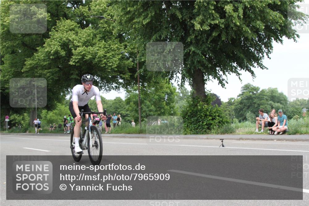 15.06.2025 - 7 Türme Triathlon Yannick Fuchs http://msf.ph/oto/7965909 15.06.2025 13:13:34 Radfahren  meine-sportfotos.de