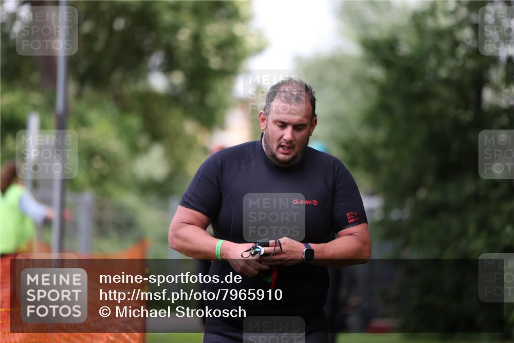 15.06.2025 - 7 Türme Triathlon Michael Strokosch http://msf.ph/oto/7965910 15.06.2025 12:19:50 Schwimmen 372, 471, 483, 488, 531, 536, 538, 550, 585, 594, 612, 635 meine-sportfotos.de