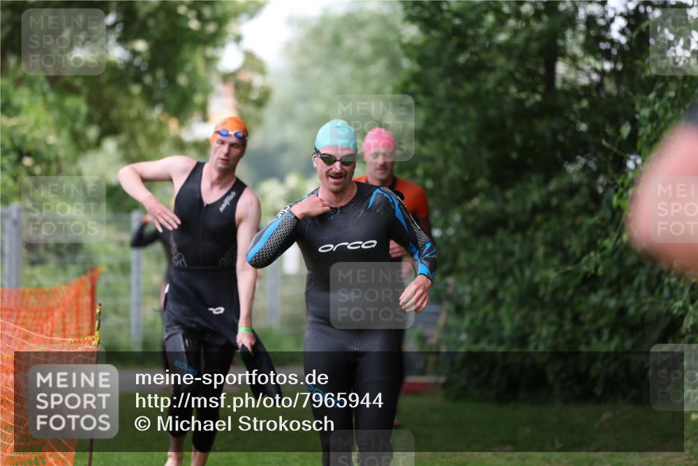 15.06.2025 - 7 Türme Triathlon Michael Strokosch http://msf.ph/oto/7965944 15.06.2025 12:19:52 Schwimmen 372, 483, 488, 531, 536, 538, 550, 585, 594, 612, 631, 635 meine-sportfotos.de