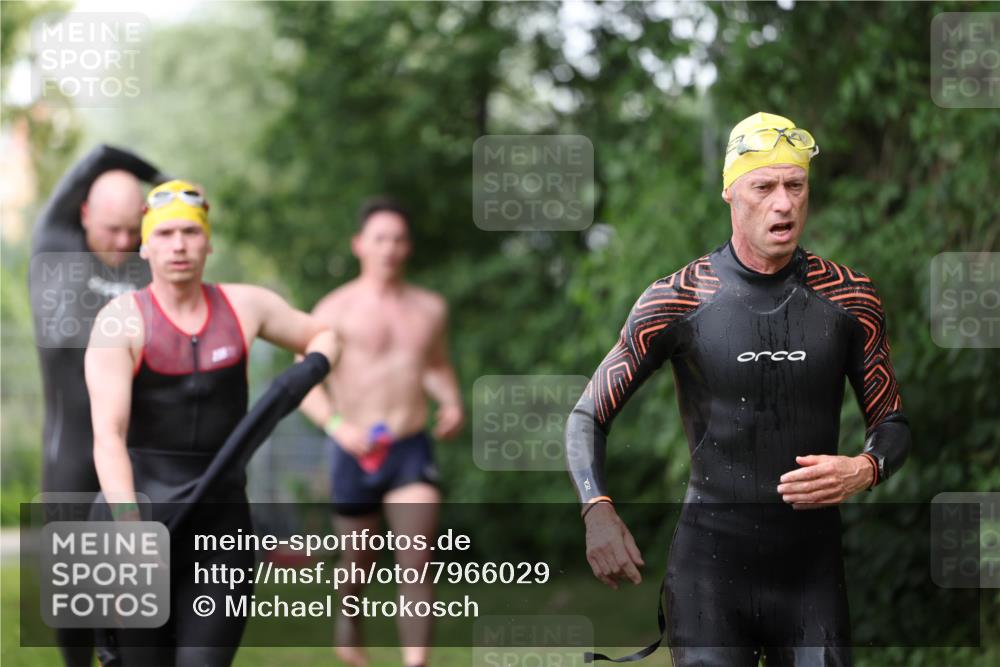 15.06.2025 - 7 Türme Triathlon Michael Strokosch http://msf.ph/oto/7966029 15.06.2025 12:19:58 Schwimmen 372, 483, 488, 536, 550, 585, 594, 595, 612, 631, 635 meine-sportfotos.de