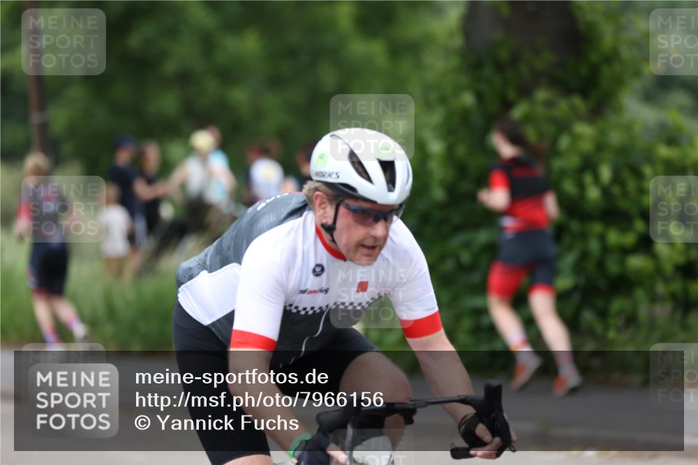 15.06.2025 - 7 Türme Triathlon Yannick Fuchs http://msf.ph/oto/7966156 15.06.2025 14:02:05 Radfahren 967 meine-sportfotos.de