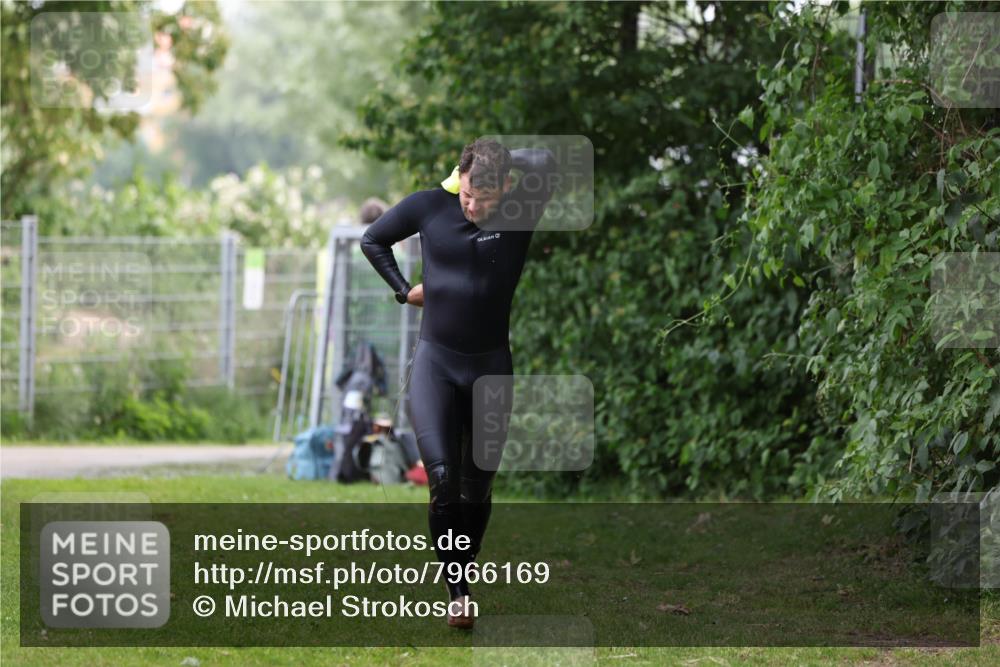 15.06.2025 - 7 Türme Triathlon Michael Strokosch http://msf.ph/oto/7966169 15.06.2025 12:20:13 Schwimmen 372, 438, 550, 573, 585, 595, 604, 610, 613, 631 meine-sportfotos.de