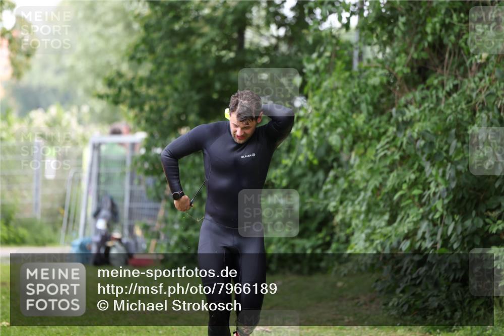 15.06.2025 - 7 Türme Triathlon Michael Strokosch http://msf.ph/oto/7966189 15.06.2025 12:20:15 Schwimmen 372, 438, 573, 585, 595, 604, 610, 613, 631, 634 meine-sportfotos.de