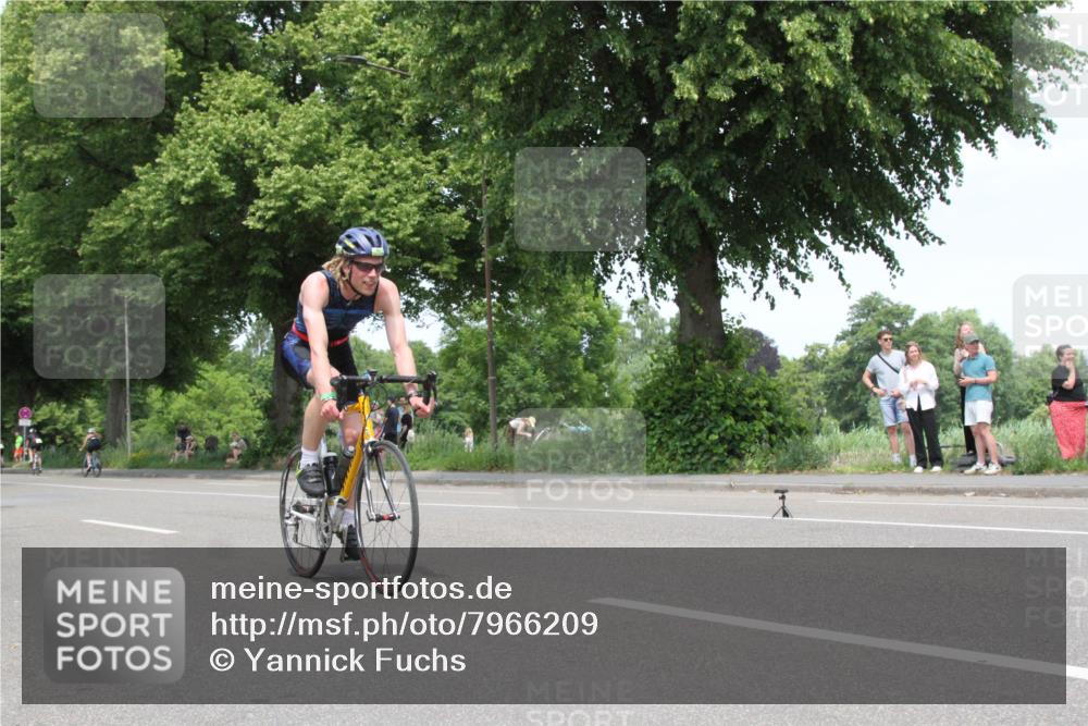 15.06.2025 - 7 Türme Triathlon Yannick Fuchs http://msf.ph/oto/7966209 15.06.2025 13:16:16 Radfahren  meine-sportfotos.de
