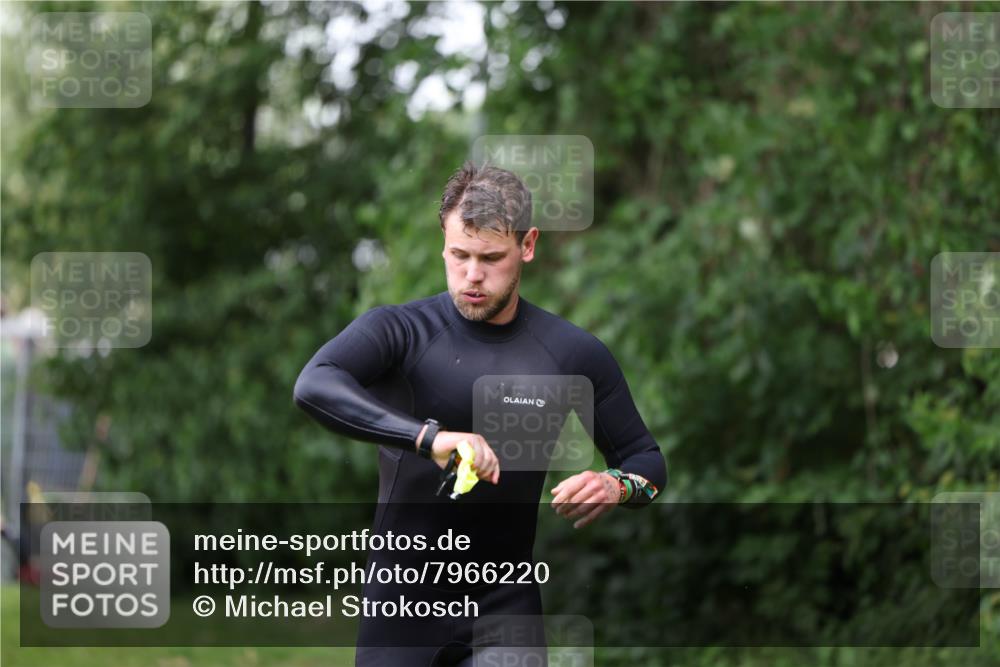 15.06.2025 - 7 Türme Triathlon Michael Strokosch http://msf.ph/oto/7966220 15.06.2025 12:20:17 Schwimmen 372, 438, 573, 595, 604, 610, 613, 631, 634 meine-sportfotos.de