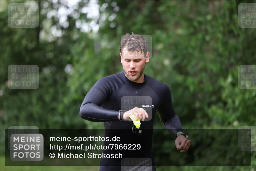 15.06.2025 - 7 Türme Triathlon Michael Strokosch http://msf.ph/oto/7966229 15.06.2025 12:20:17 Schwimmen 372, 438, 573, 595, 604, 610, 613, 631, 634 meine-sportfotos.de