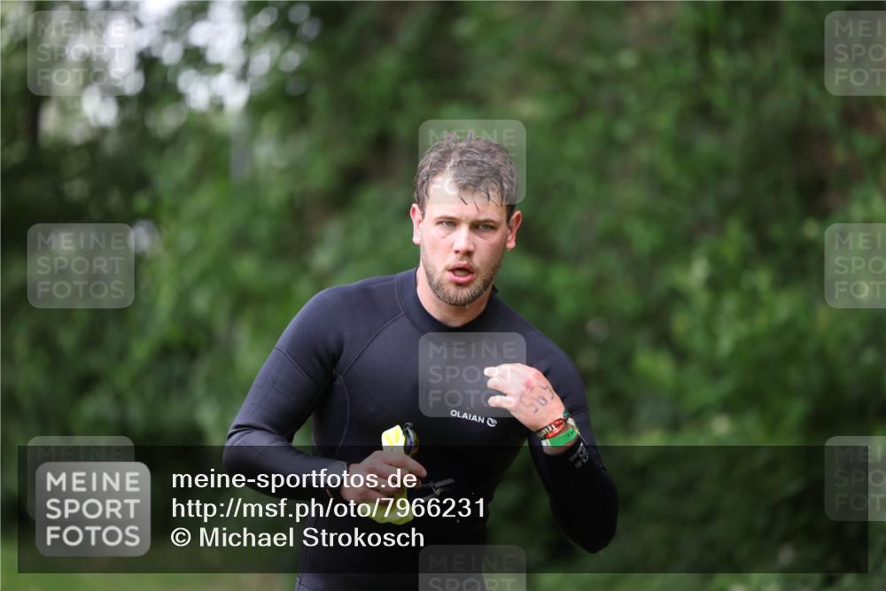 15.06.2025 - 7 Türme Triathlon Michael Strokosch http://msf.ph/oto/7966231 15.06.2025 12:20:17 Schwimmen 372, 438, 573, 595, 604, 610, 613, 631, 634 meine-sportfotos.de