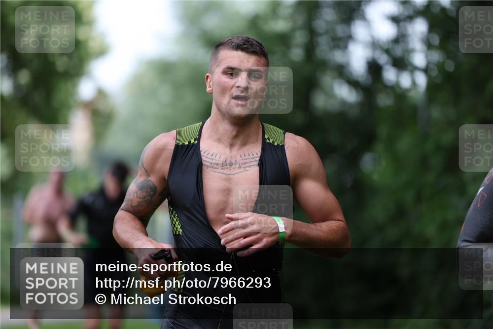 15.06.2025 - 7 Türme Triathlon Michael Strokosch http://msf.ph/oto/7966293 15.06.2025 12:20:26 Schwimmen 438, 499, 573, 595, 604, 610, 613, 634 meine-sportfotos.de